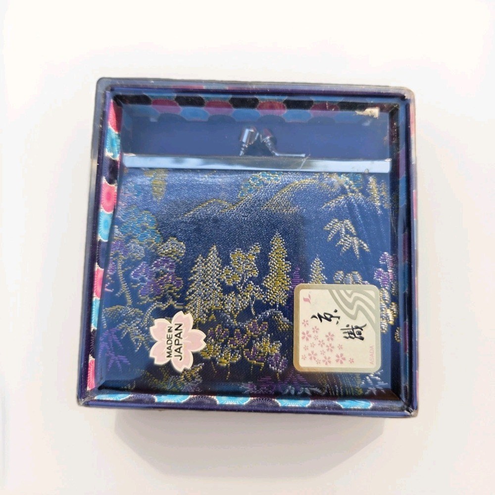 Beautiful Japanese Coin Purse Unused with snap closure